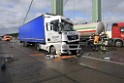 Schwerer LKW VU PKlemm A 4 Rich Olpe auf der Rodenkirchener Bruecke P044